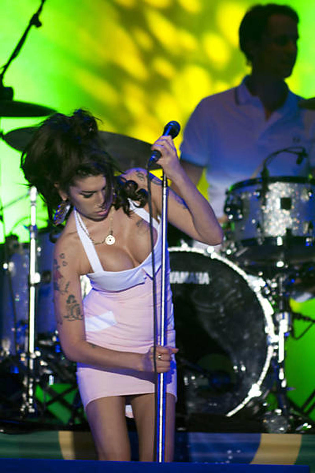Amy Winehouse exposing her sexy bikini body and huge nipples #75321307