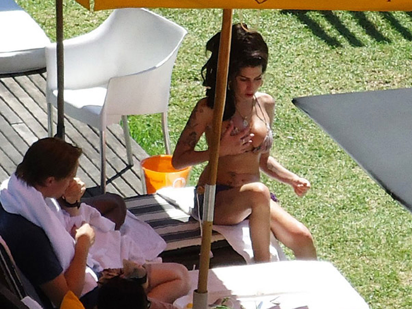Amy Winehouse exposing her sexy bikini body and huge nipples #75321346