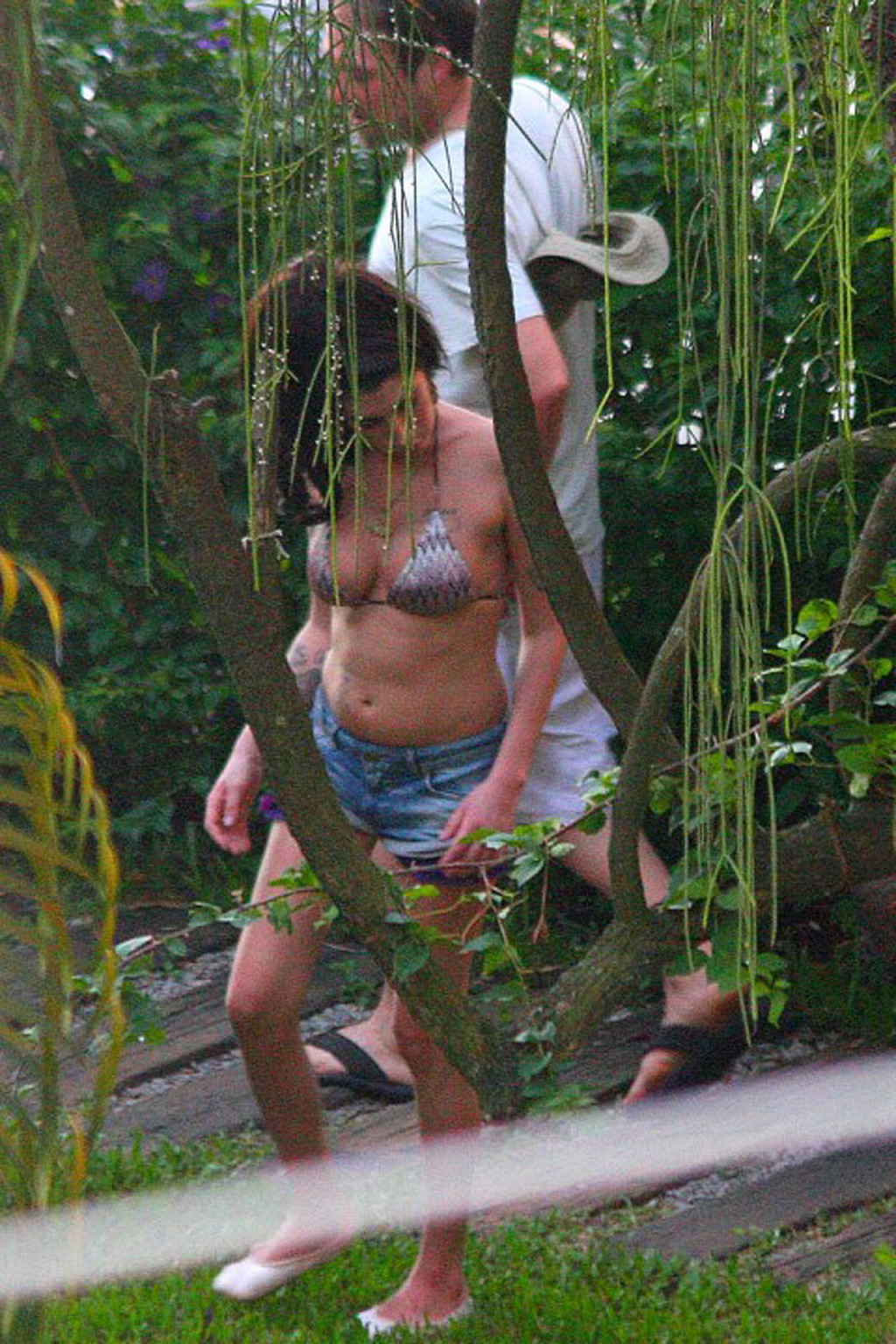 Amy winehouse exposant son corps sexy en bikini et ses énormes tétons
 #75321365