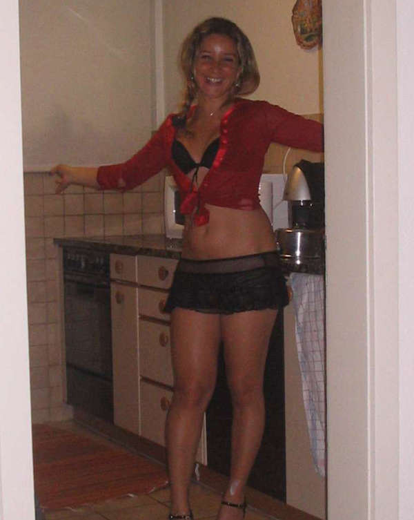 Bilder von drei vollbusigen Amateur-Milfs beim Posieren
 #75457442