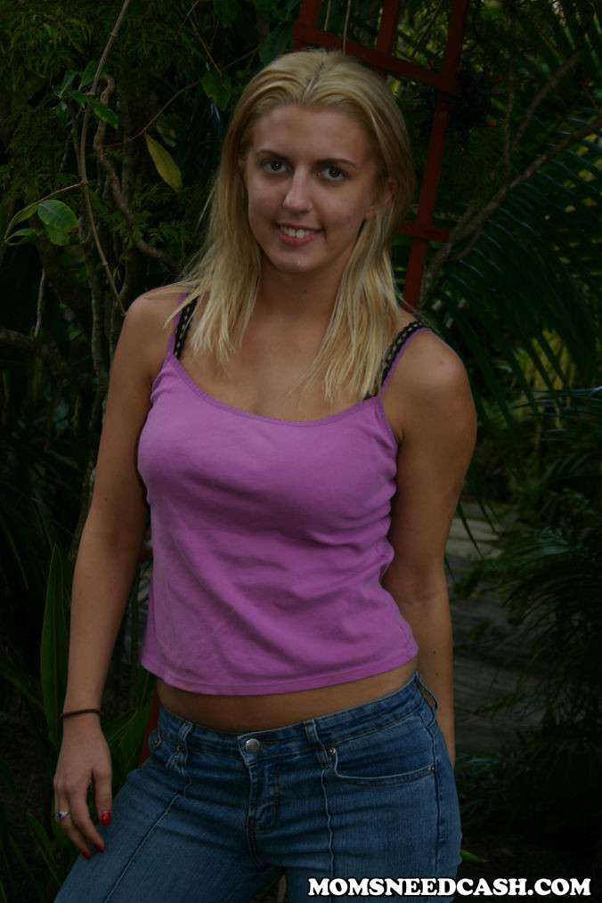 Milf de grandes tetas montando una polla
 #78521347
