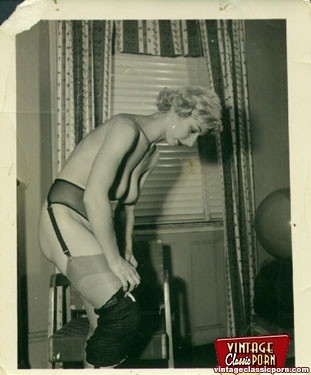 Vintage blonde nackte Frauen posieren sexy Bilder
 #67800840