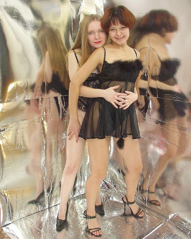 プッシーを広げるレズビアンティーズ
 #78275485