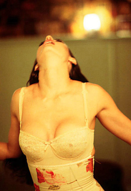 Sexy Milf Berühmtheit Demi Moore in schönen durchsichtigen Dessous
 #75414027