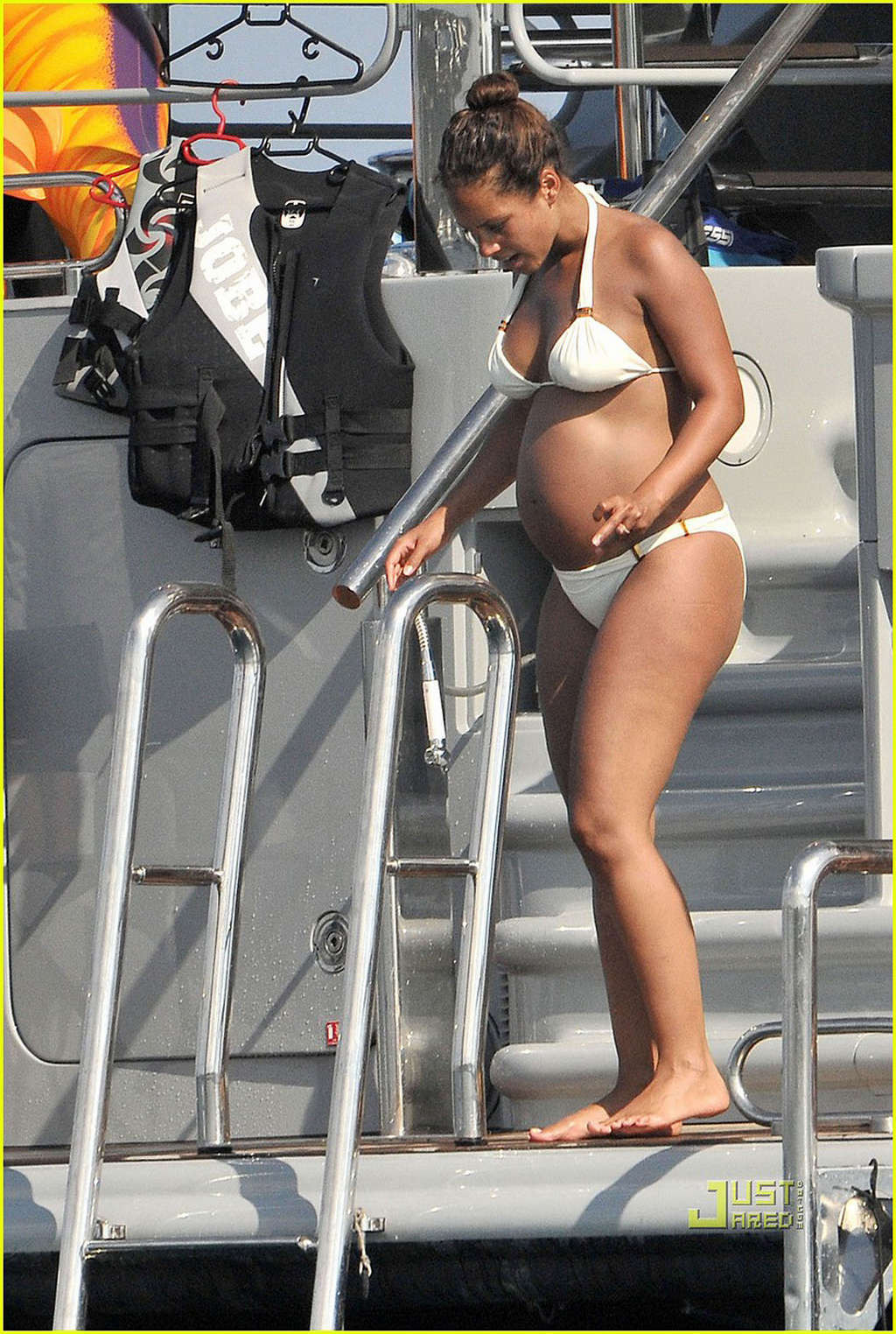 Alicia Keys looking very hot and sexy in bikini on a yacht #75337809