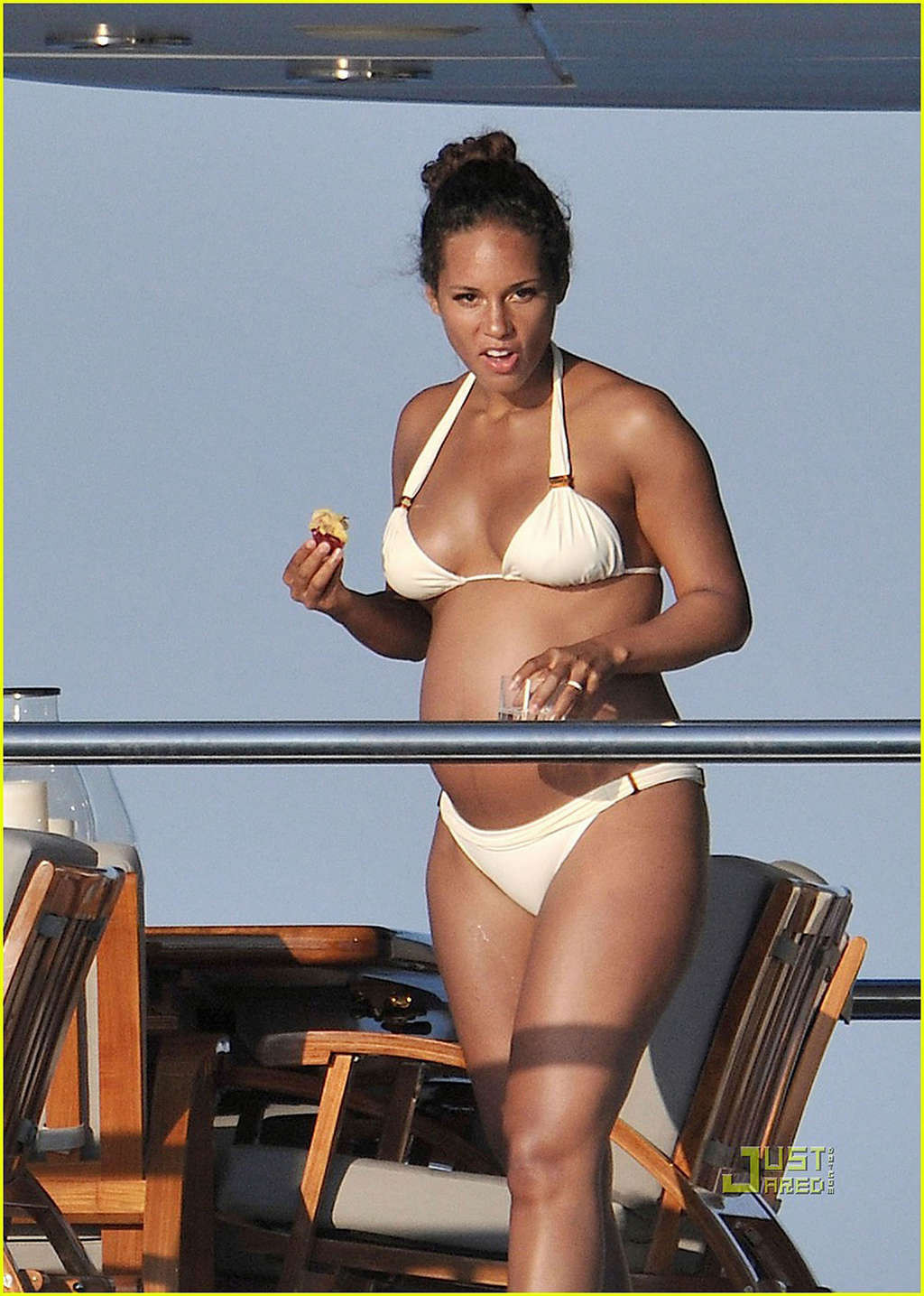 Alicia Keys looking very hot and sexy in bikini on a yacht #75337821