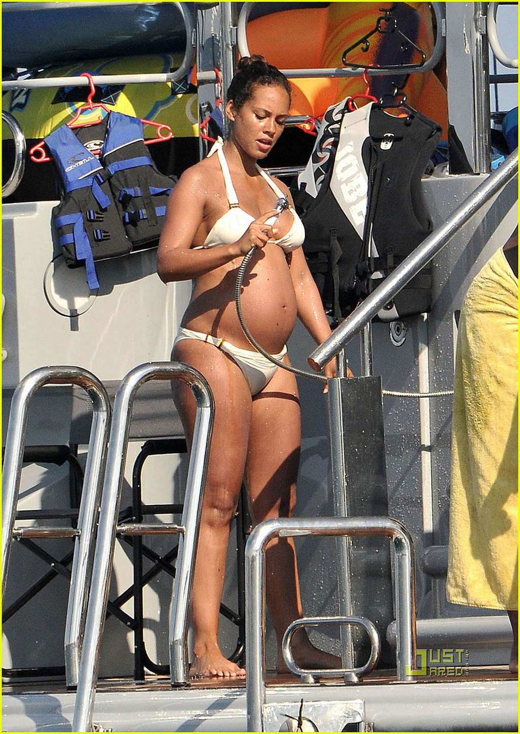 Alicia Keys looking very hot and sexy in bikini on a yacht #75337825