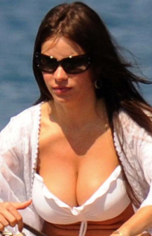 Sofia Vergara posing totally nude and exposing massive boobs #75282125