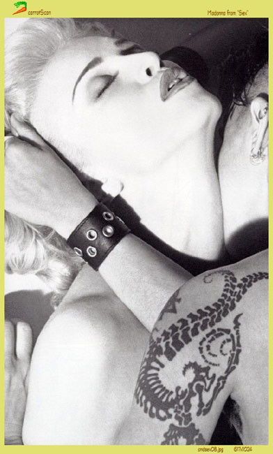 Popluar-Sängerin Madonna zeigt nackten Körper
 #75433966