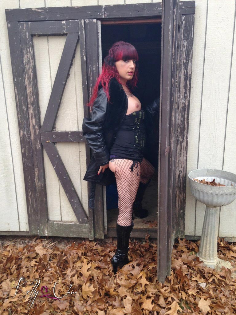 Shemale kelly clare se desnudó en una casa desalojada
 #79170552