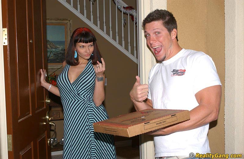 Morena con tetas grandes follando con una polla grande y dura
 #74760929