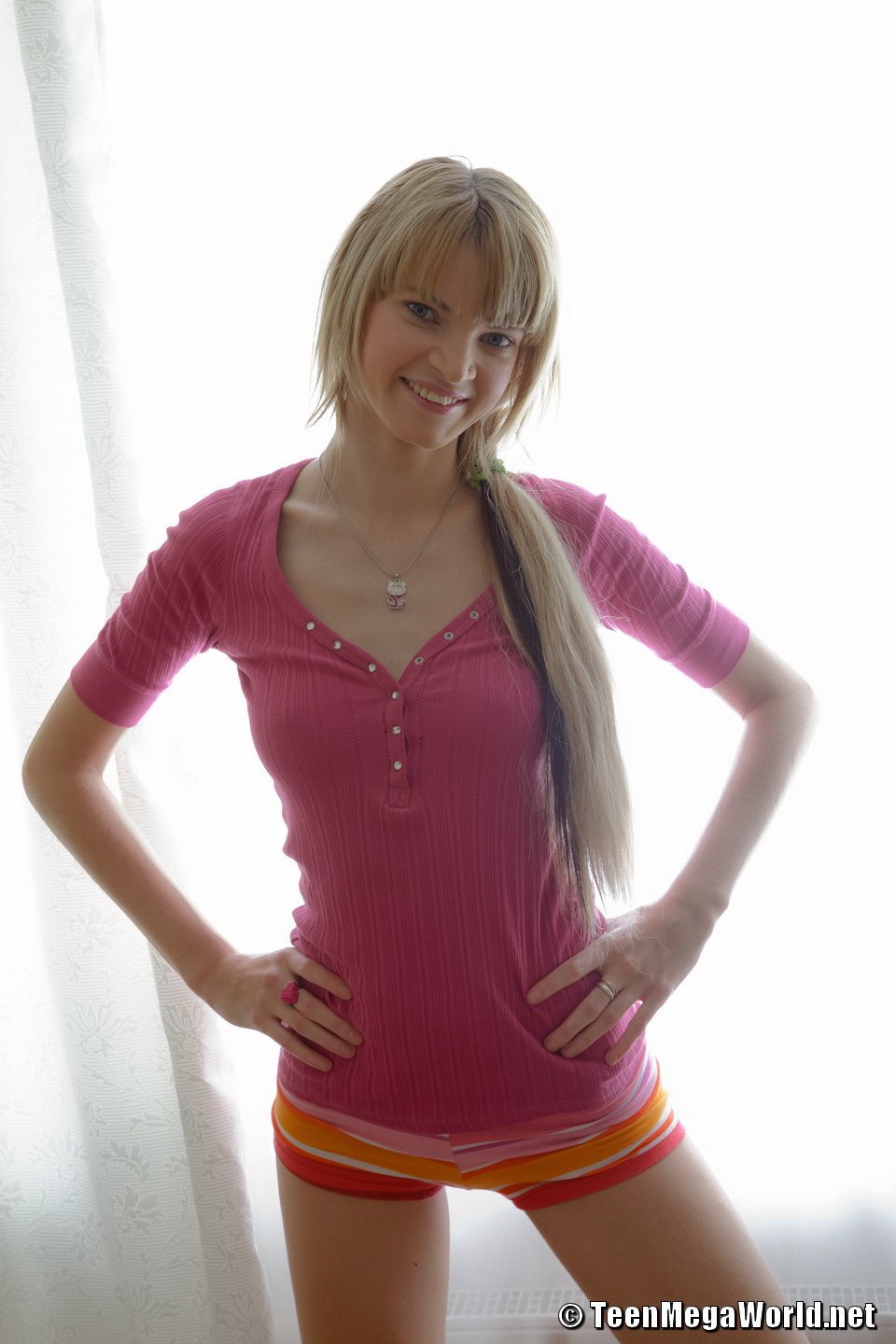 Joven esbelta disfruta de una follada caliente
 #75817060