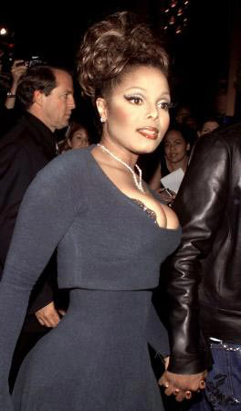 Janet Jackson complètement nue cul et seins
 #75397900