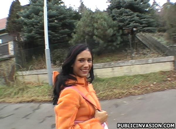 Ella parecía vieja moda
 #78865991