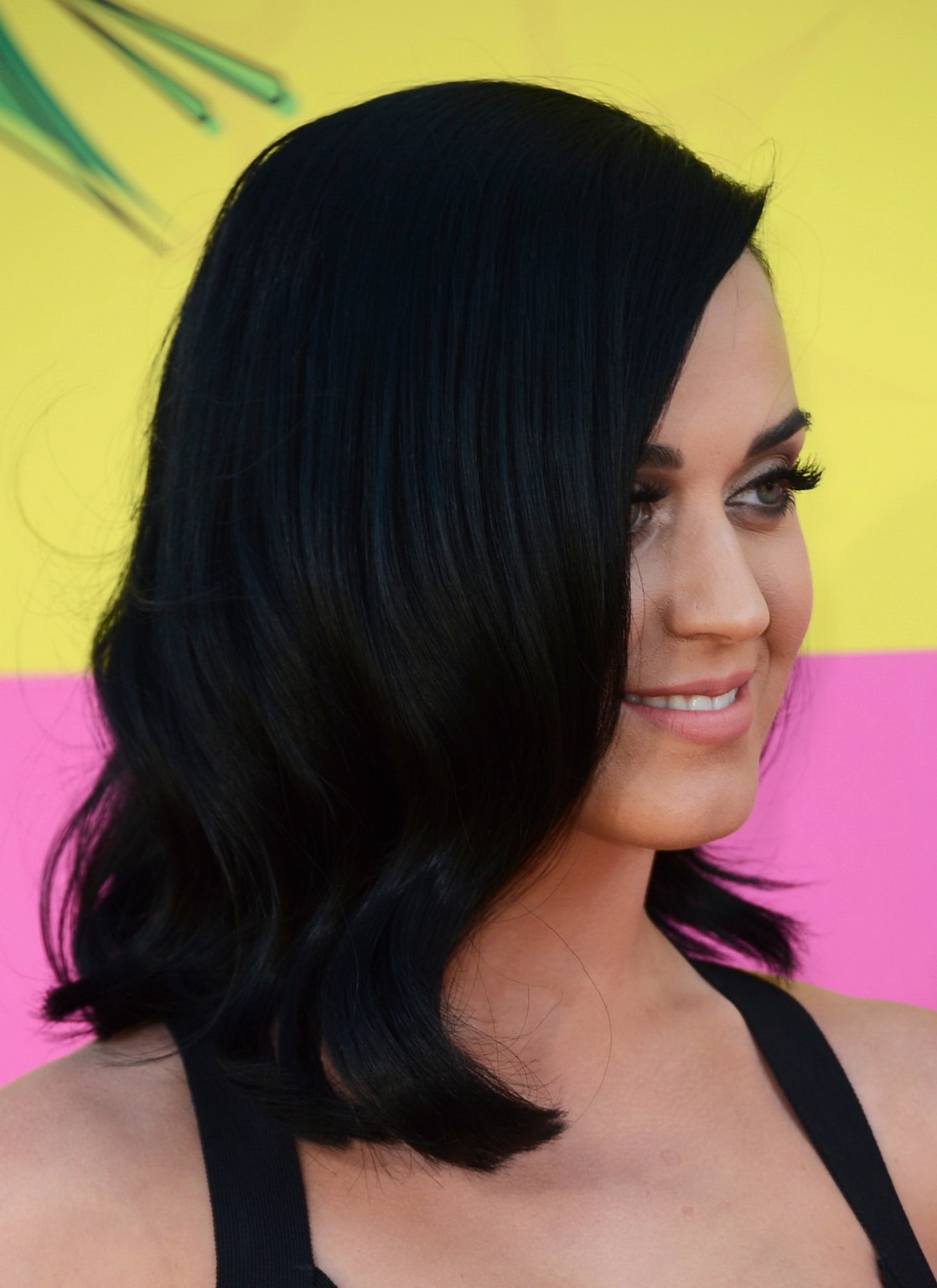 Katy Perry trägt ein winziges bauchfreies Top und einen kurzen Rock bei der 26. jährlichen ki's choice awa
 #75237593