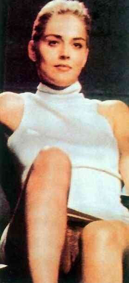 Sharon stone in posa molto sexy e figa esposta
 #75442427