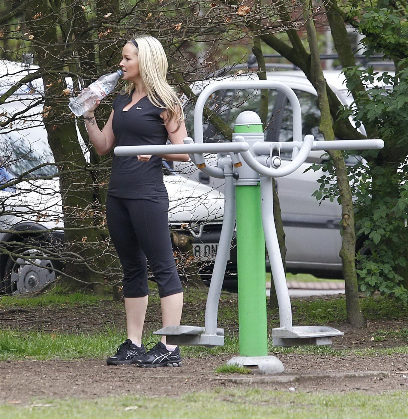 Jennifer ellison zeigt ihren Arsch in engen Jogginghosen beim Workout in live
 #75305671