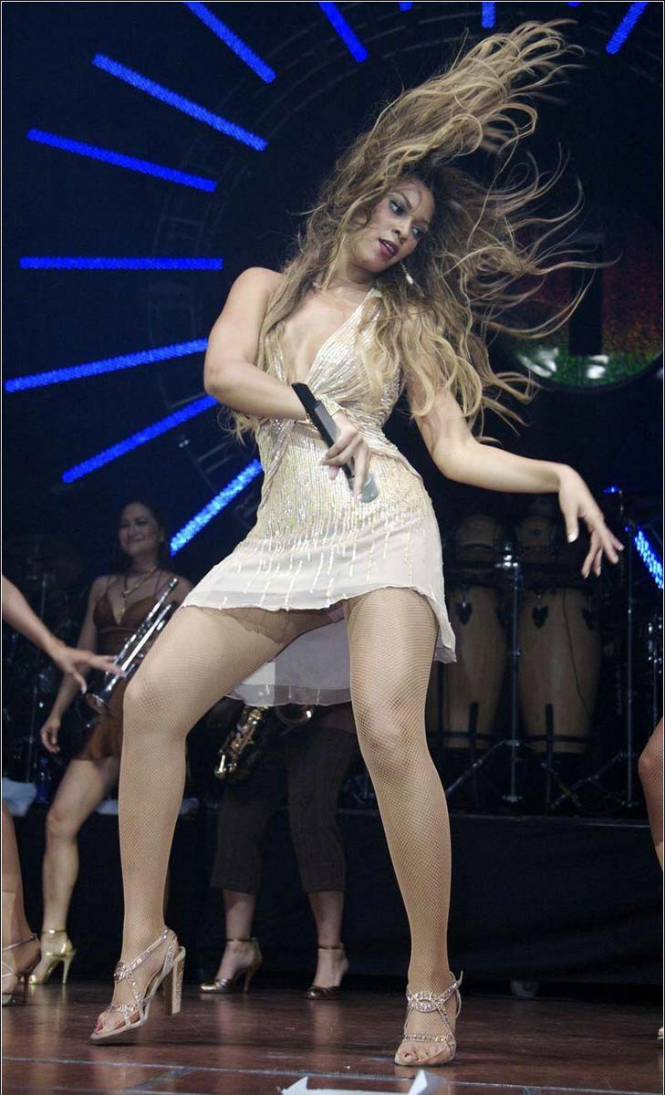 Beyonce knowles upskirt von muschi und nippel slip
 #75391983