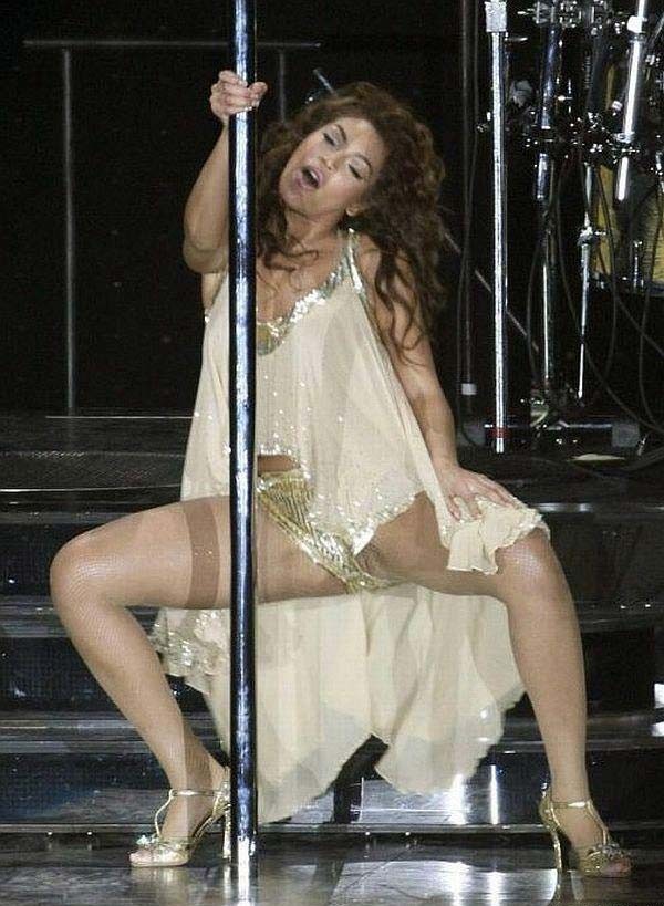 Beyonce knowles upskirt de coño y pezón slip
 #75391991