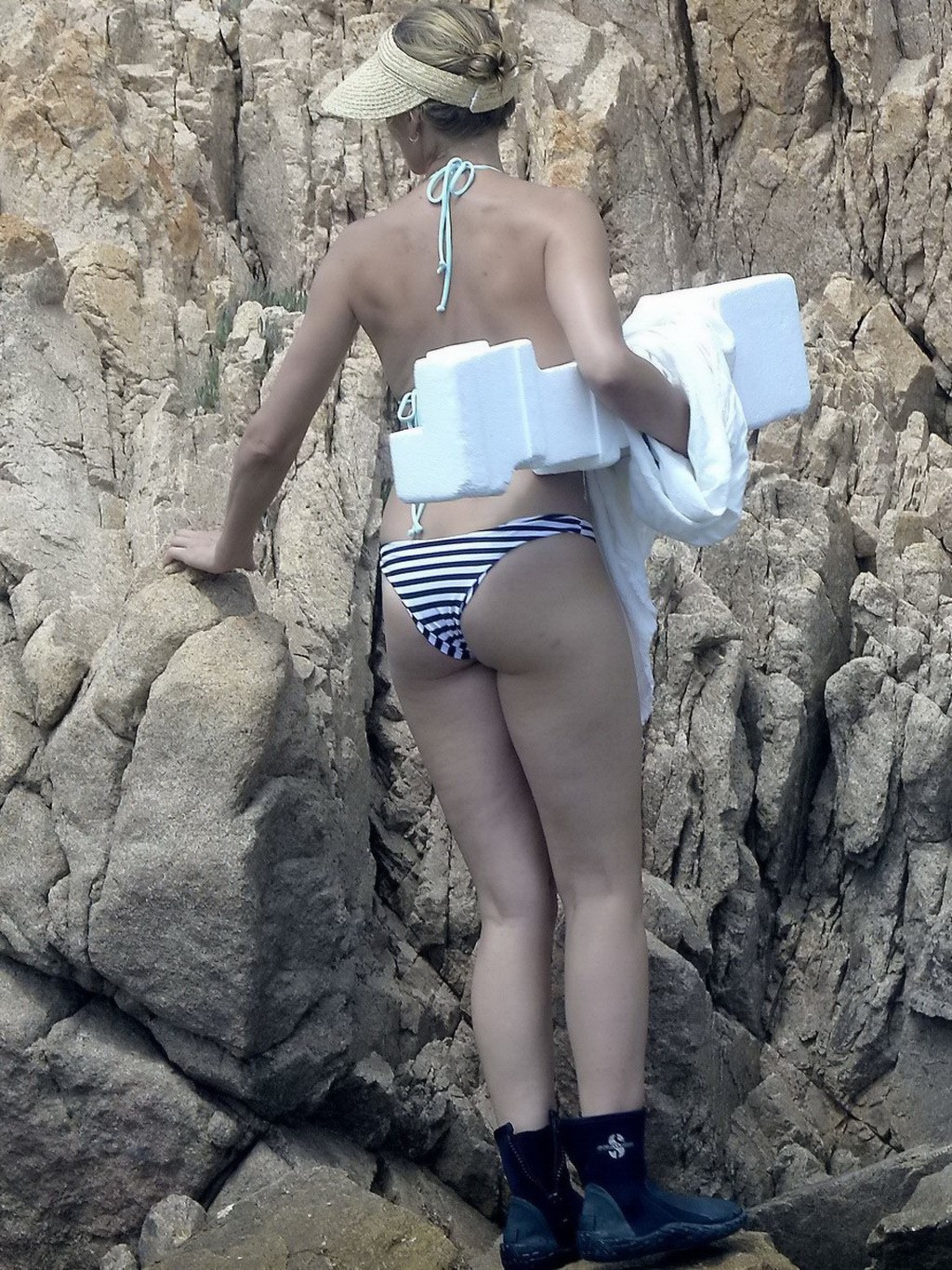 Cameron Diaz showing off her hot bikini body at the beach in Sardinia #75189392