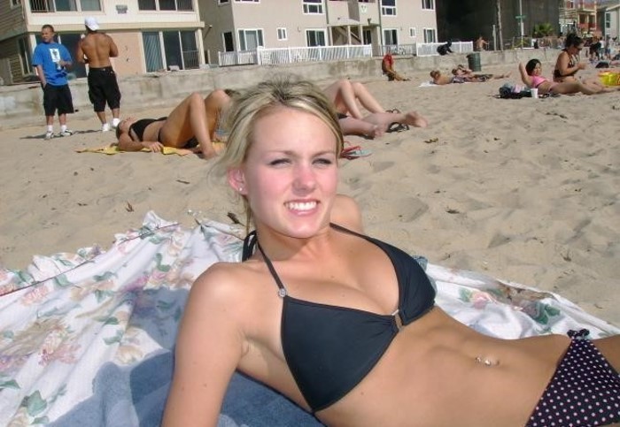 Babes in scatti sexy spiaggia
 #75728317