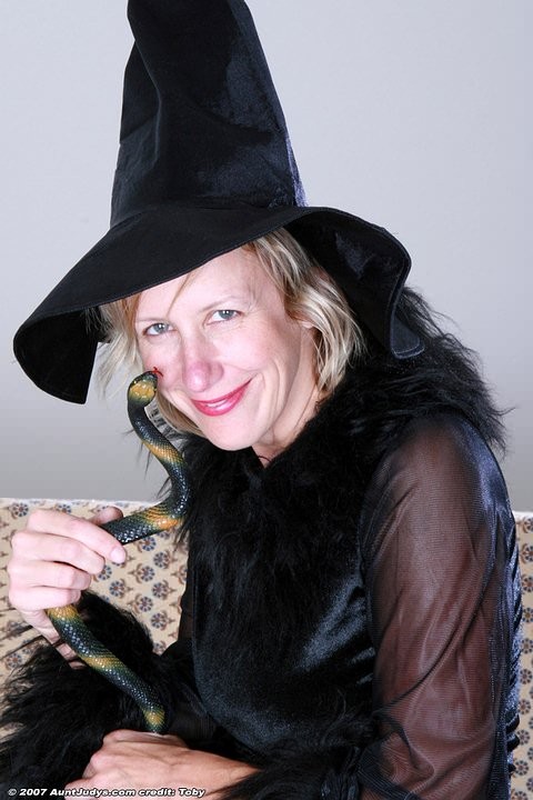Über vierzig Hexe Frau Streifen aus halloween Kostüm
 #77248502
