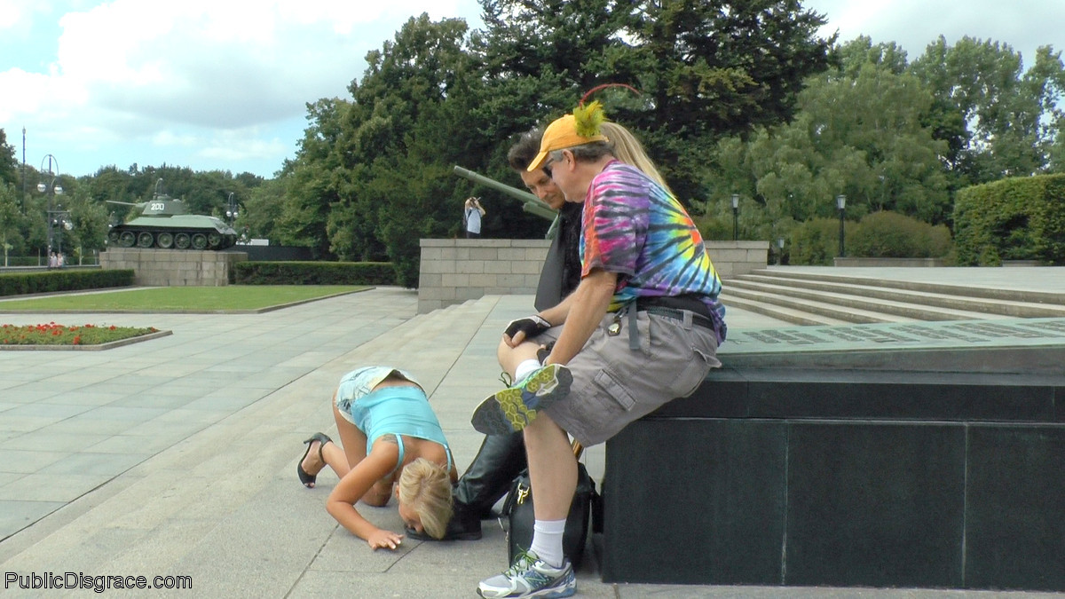 Busty blonde Luci is put on display in front of eager tourists. A group forms to #70924840