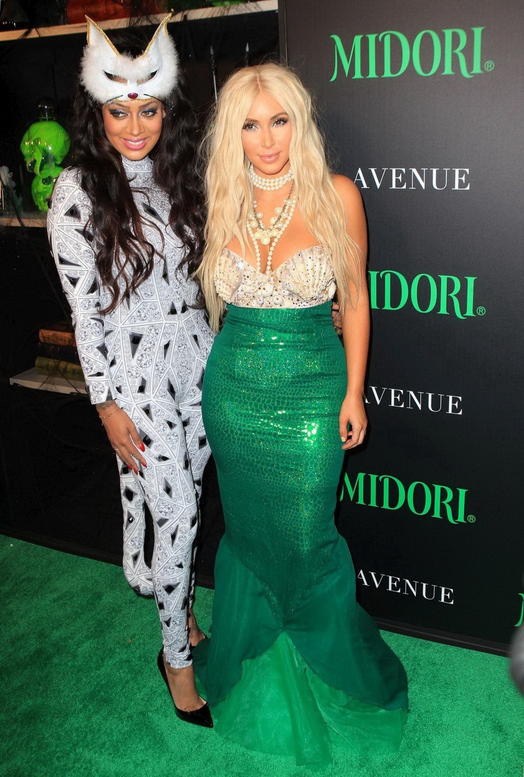 Kim kardashian como sirena con curvas en la 2ª fiesta anual de halloween de midori green
 #75249525