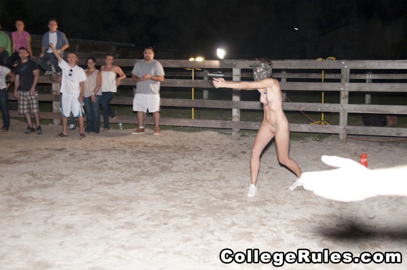 Loca fiesta de paintball desnuda termina con una mamada
 #75719543