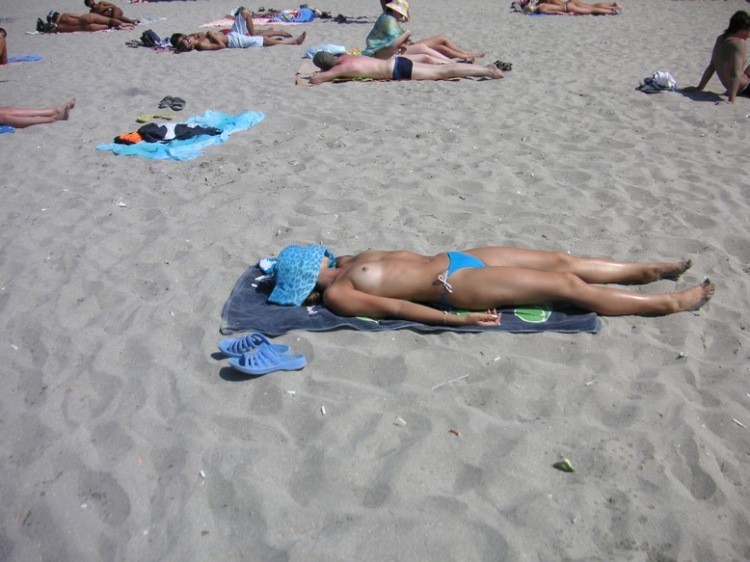 Observe her bathe her remarkable teenager human body in the water #72248653