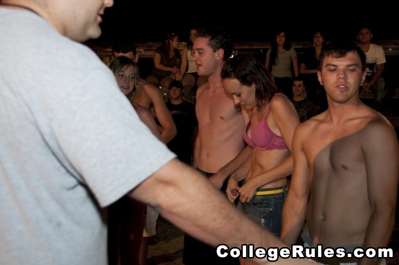 Hot college dormitorio partito andare selvaggio in queste foto cazzo pazzo caldo
 #79397687