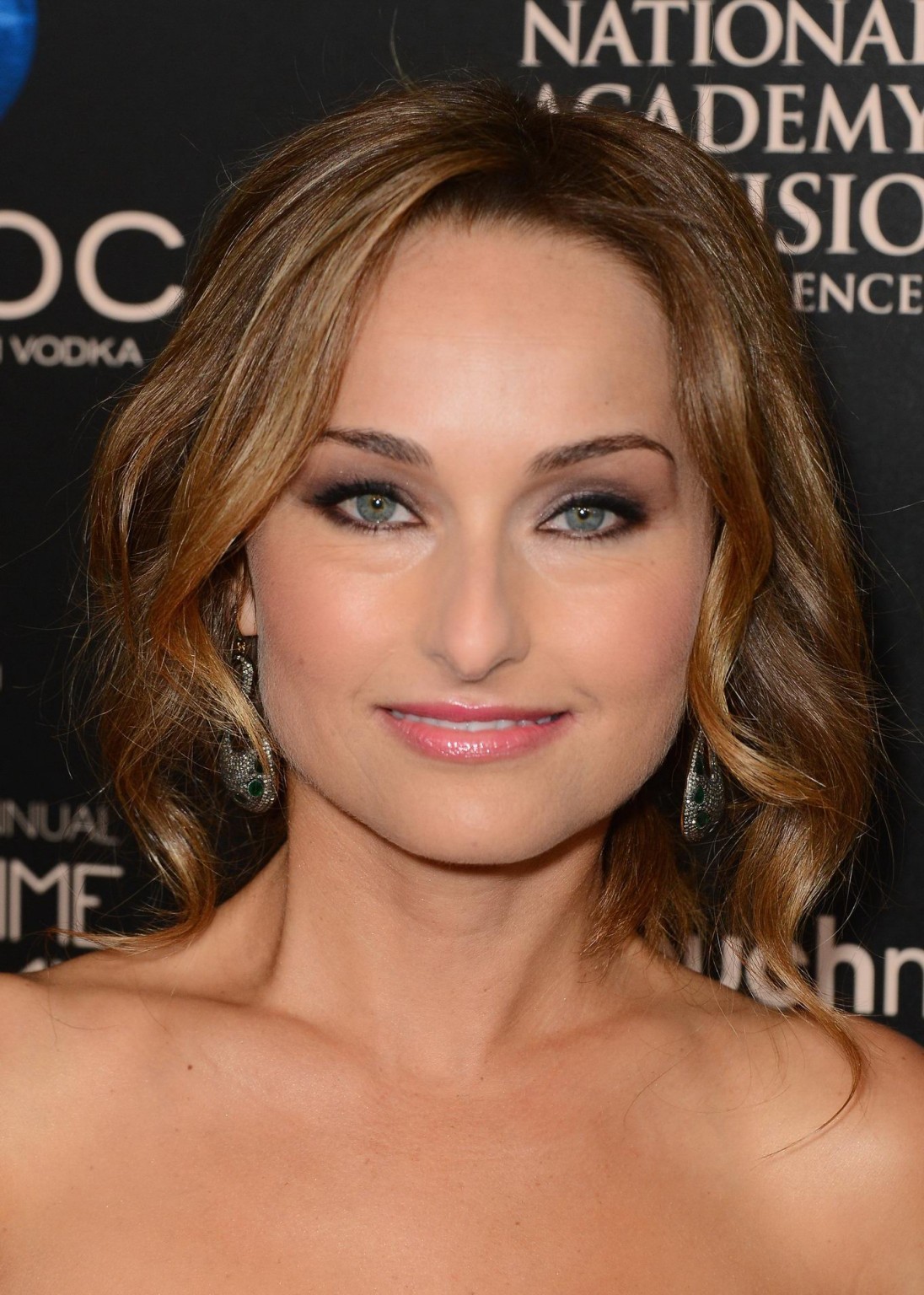 Giada de laurentiis busty indossando un abito nero senza spalline al 40 ° giorno annuale
 #75228743