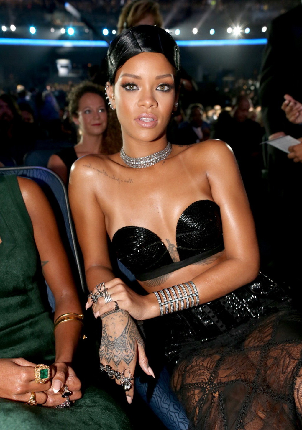 Rihanna portant une tenue noire salope lors des american music awards 2013.
 #75212379