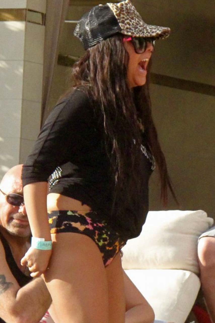 Nicole Polizzi exposing her sexy body and huge ass in bikini on pool #75312400