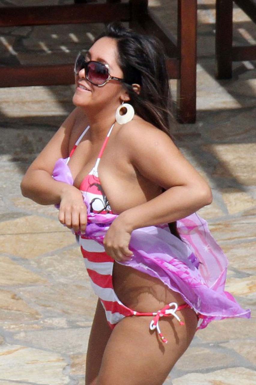 Nicole Polizzi exposing her sexy body and huge ass in bikini on pool #75312434