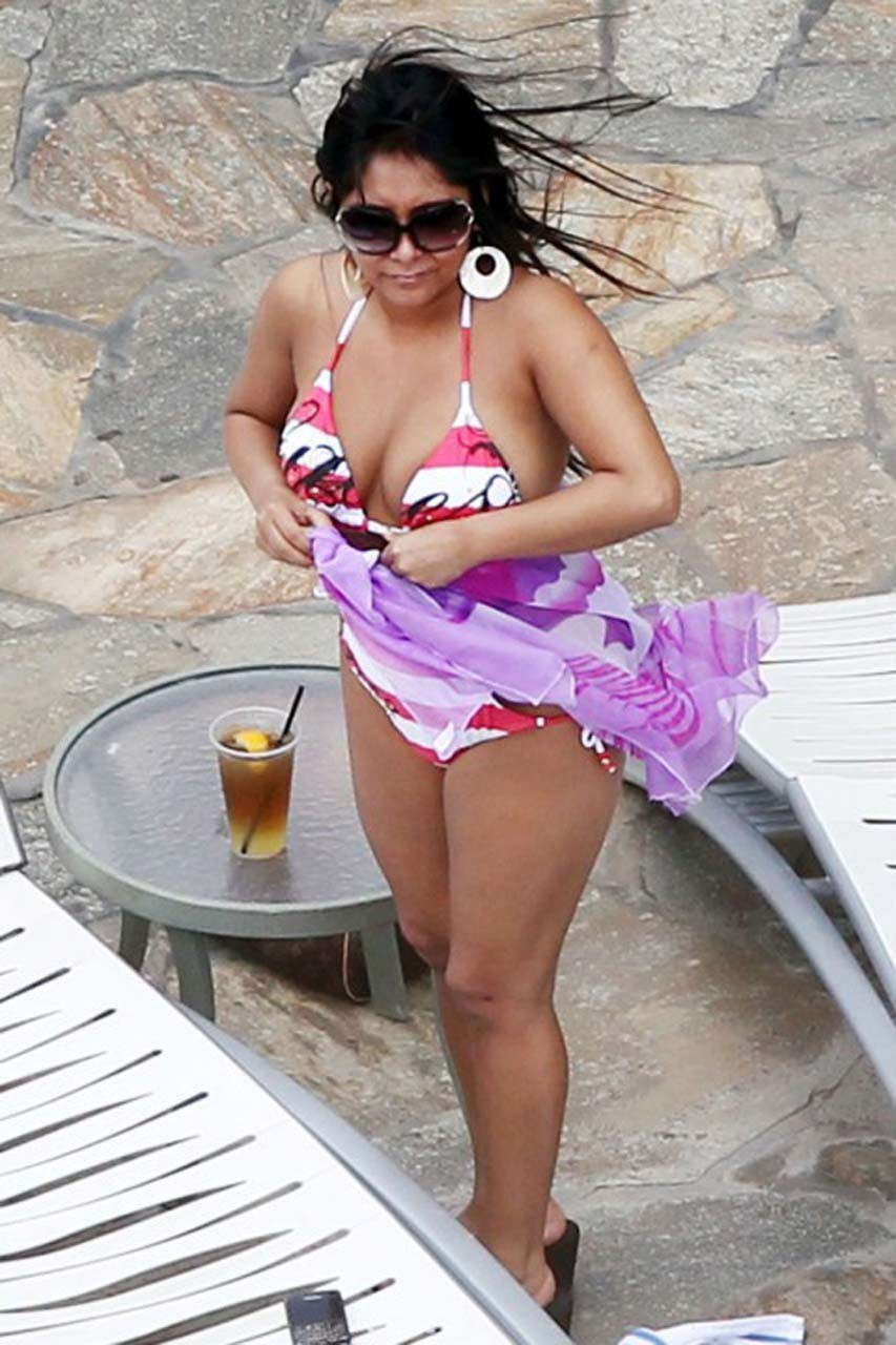 Nicole Polizzi exposing her sexy body and huge ass in bikini on pool #75312439