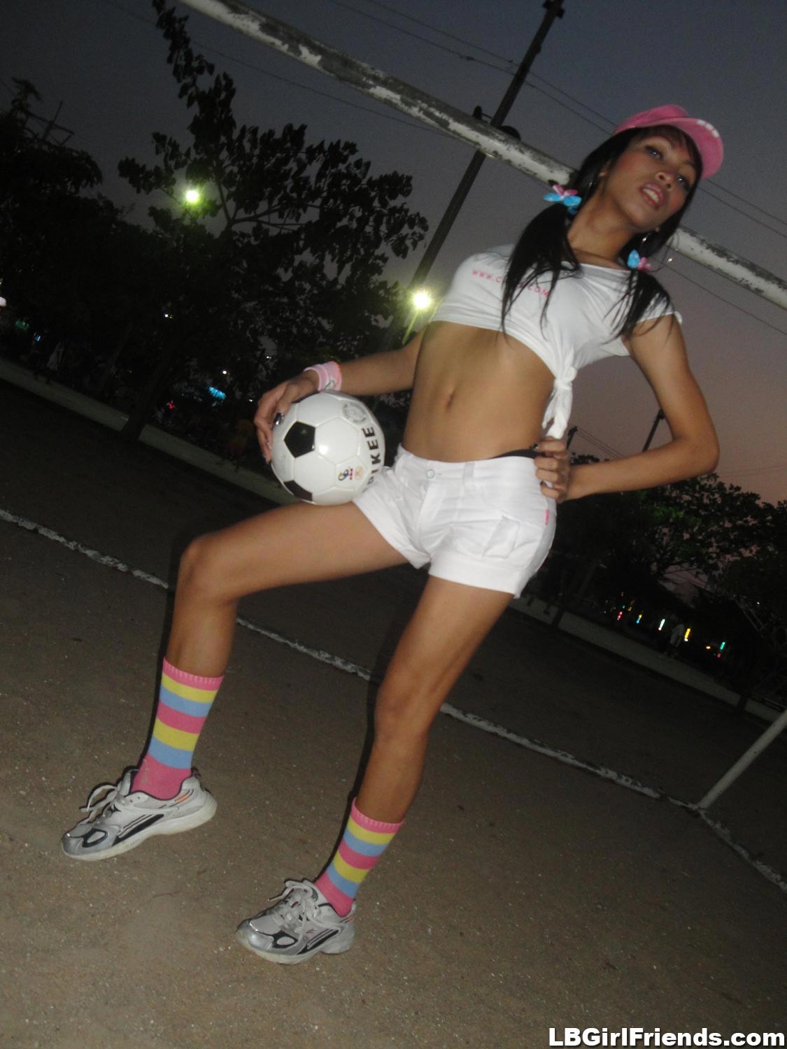 Amatoriale ladyboy asiatico ex fidanzata che gioca a calcio
 #70045311