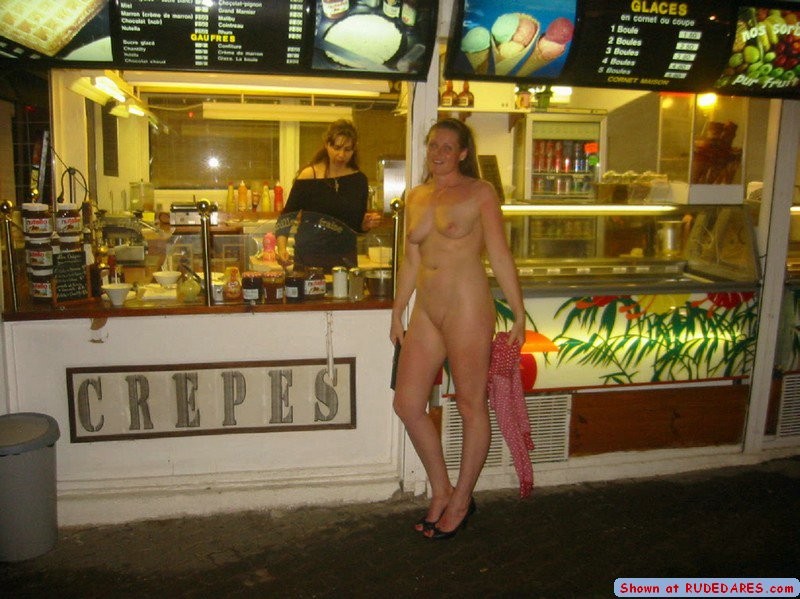 Amateur Mädchen nackt, wo sie nicht sein sollten
 #67511616