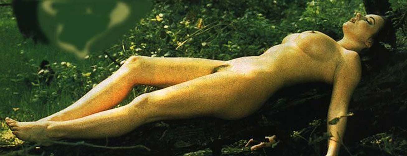 Geri halliwell posant totalement nue et écartant les jambes #75266104
