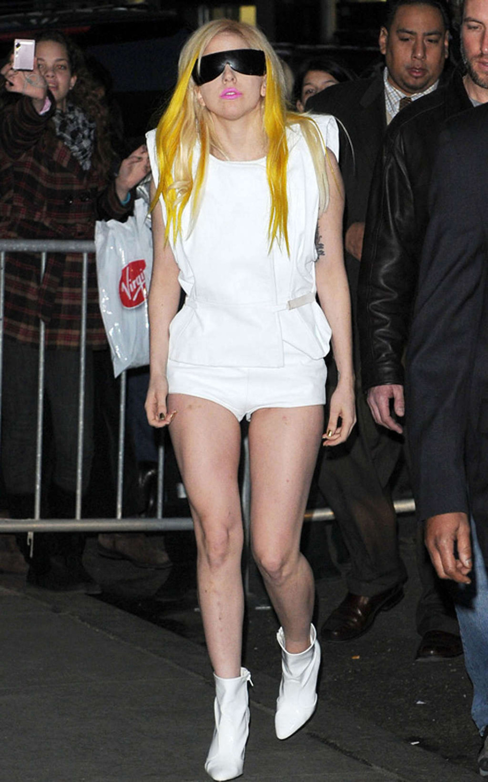 Lady gaga piernas todo en blanco y upskirt y topless
 #75362805