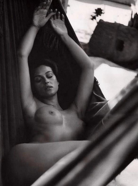 Monica bellucci muestra su cuerpo sexy
 #75444540
