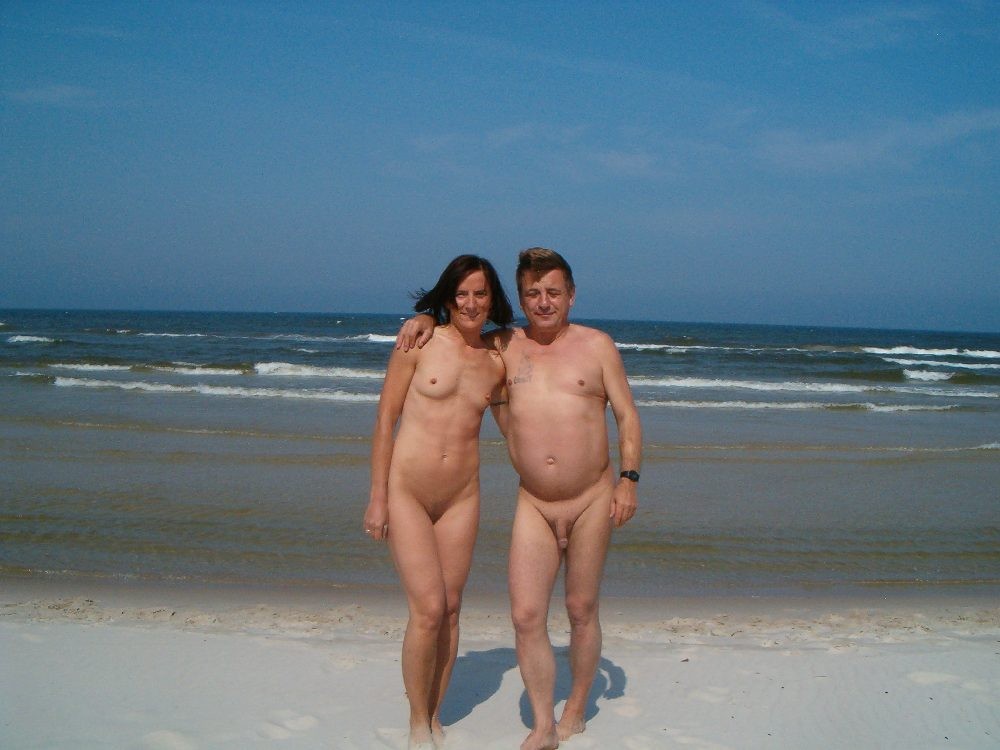Avertissement - photos et vidéos de nudistes réels et incroyables
 #72270891