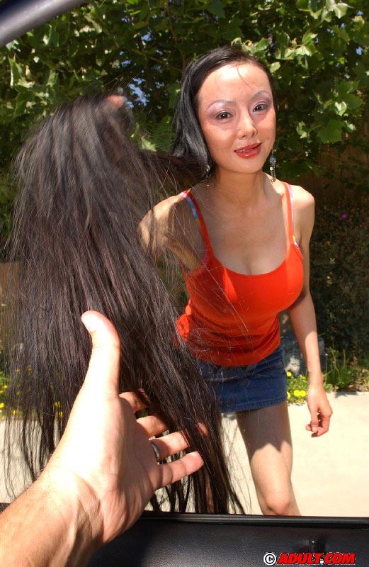 Lange Haare asiatische Milf Schlampe mit großen Titten fickt enge Muschi
 #69996970