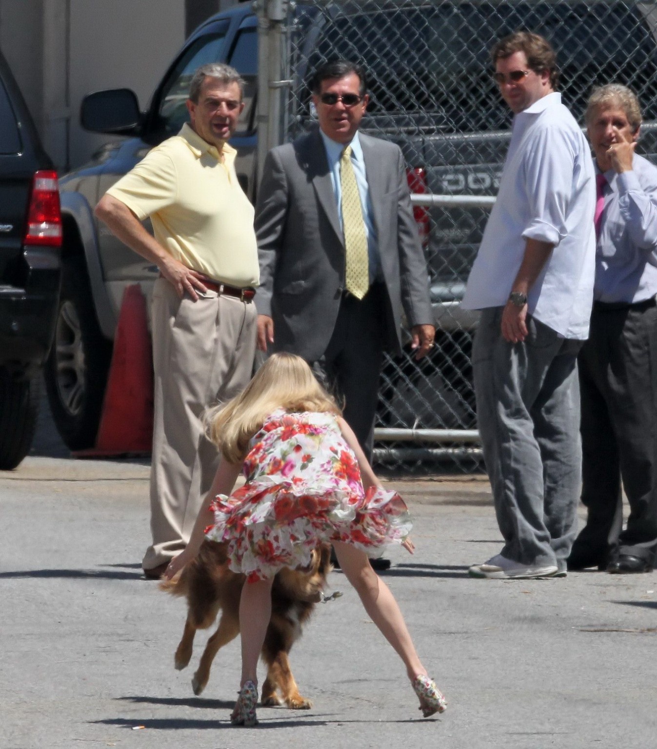 Amanda seyfried baisée par son chien sur le plateau de 'The Wedding'. #75294129