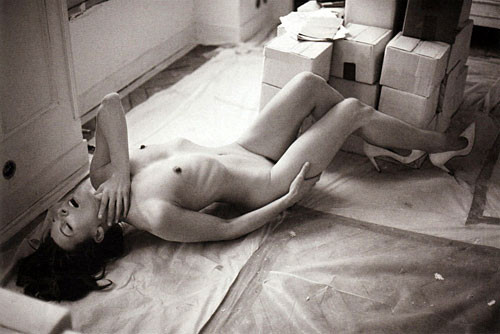 Milla jovovich montre son corps nu et ses seins et fesses
 #75362452