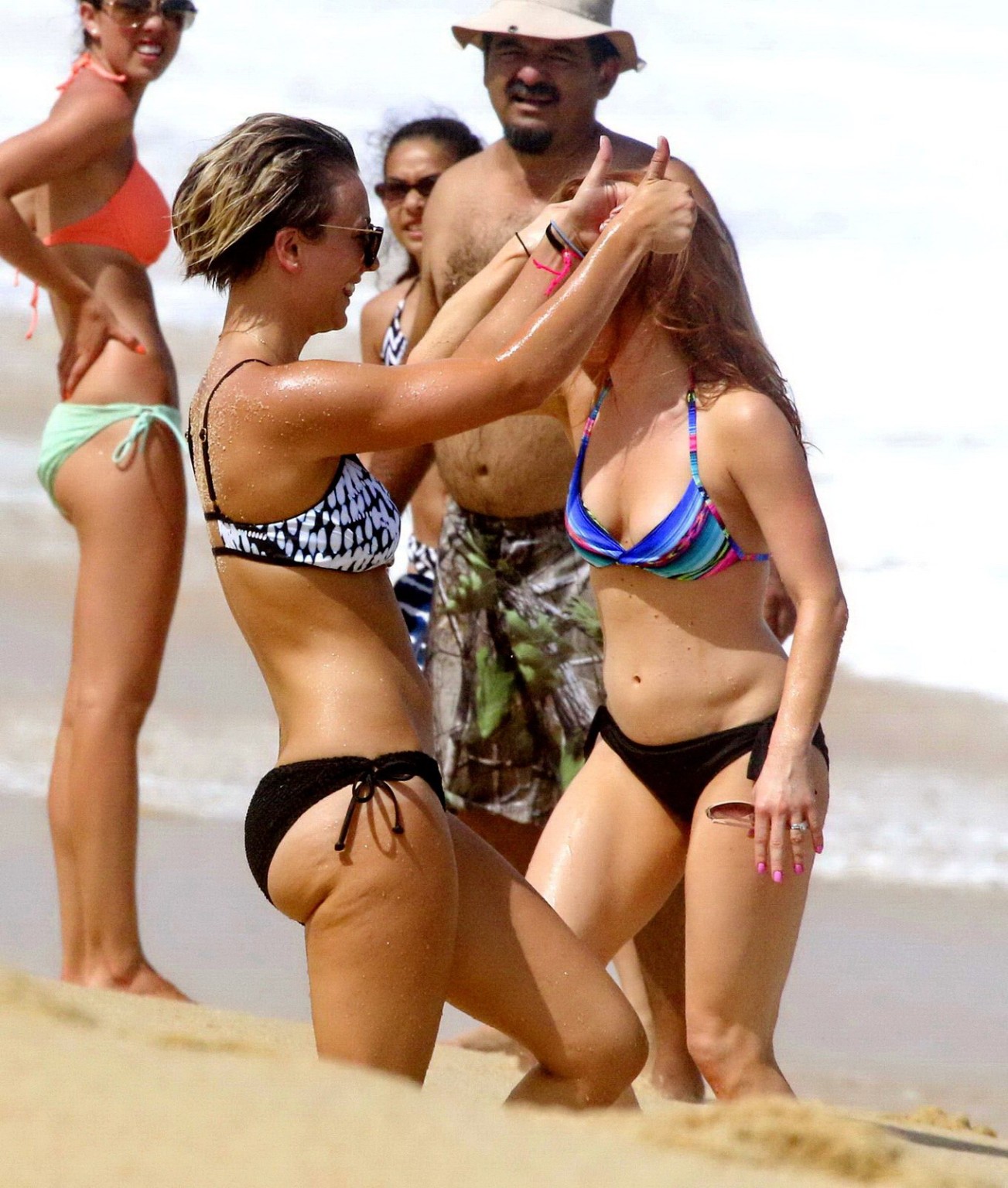 Kaley Cuoco shows off her ass wearing a monochrome bikini on a beach in Mexico #75191924