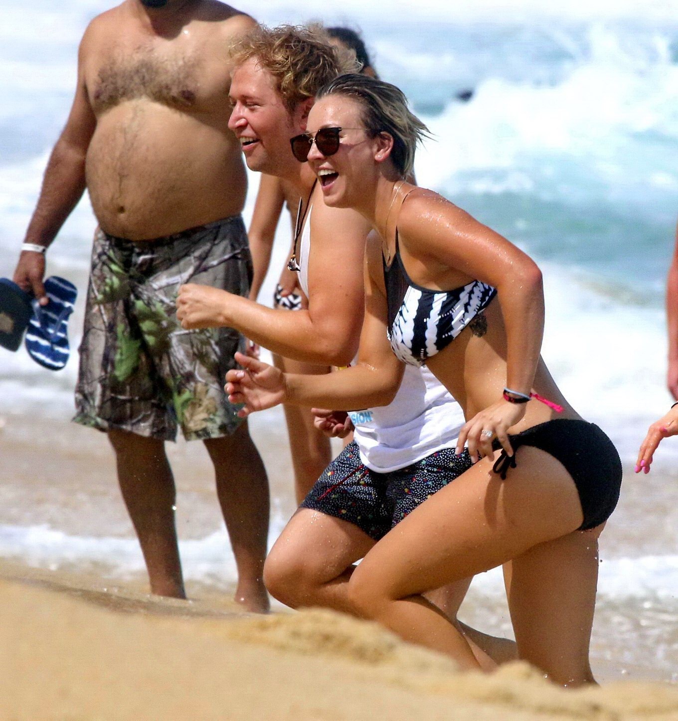Kaley Cuoco shows off her ass wearing a monochrome bikini on a beach in Mexico #75191941
