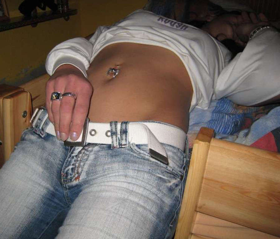 Femme au foyer amateur tatouée
 #68216022