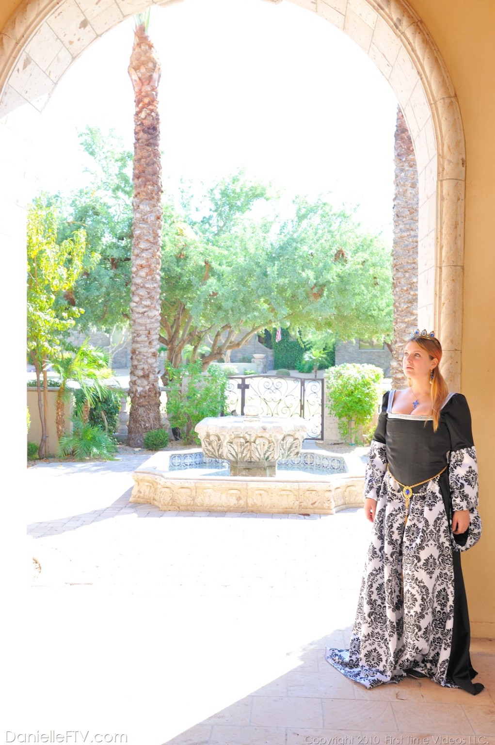 Danielle juega a disfrazarse
 #68447735