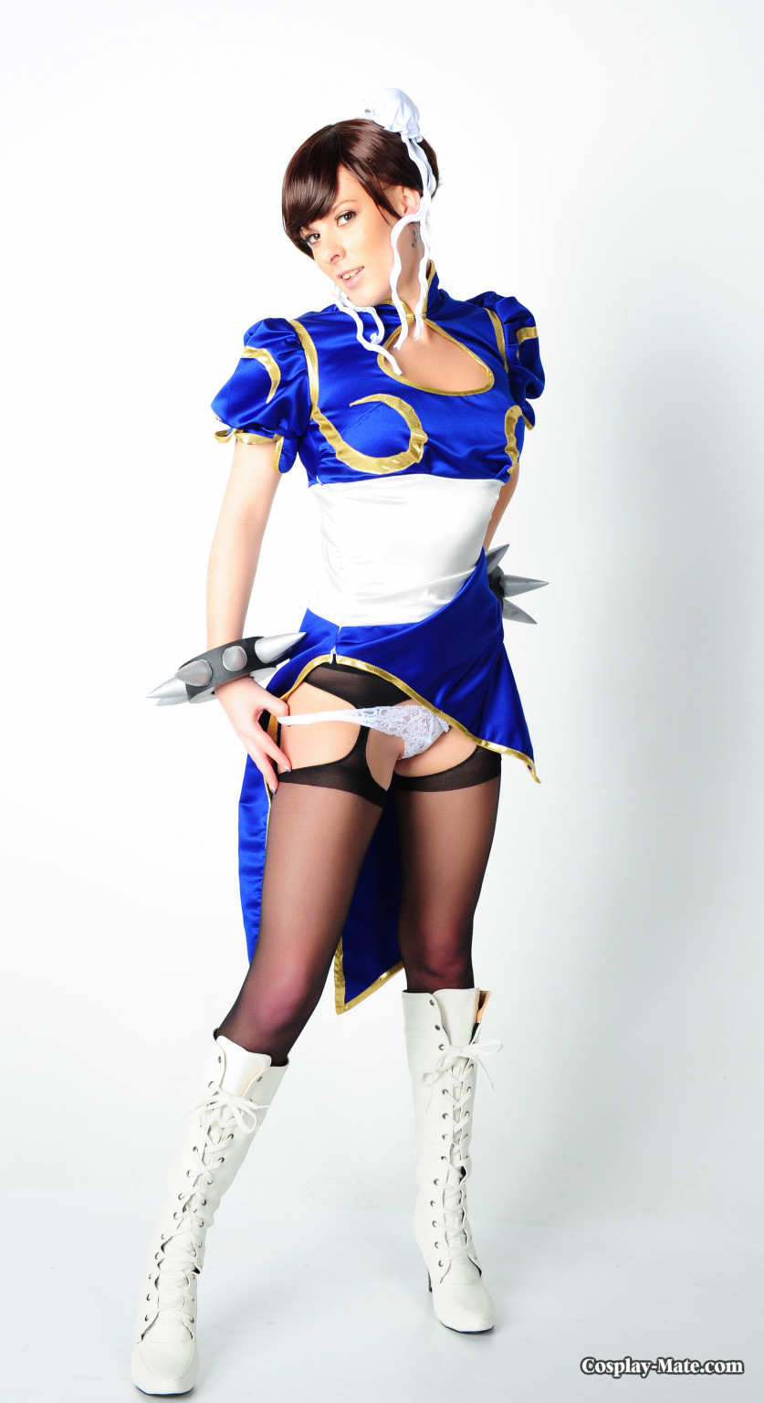 Las chicas de cosplay juegan a disfrazarse
 #72488144